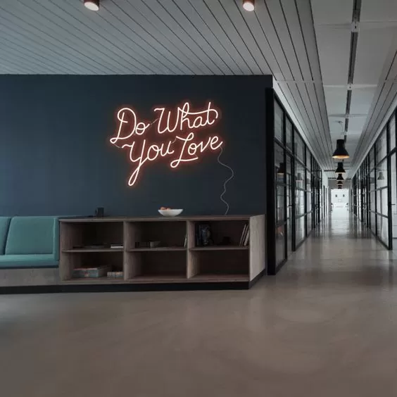 enseigne lumineuse en néon personnalisée galerie lettres et logo en pvc retroeclaire 5